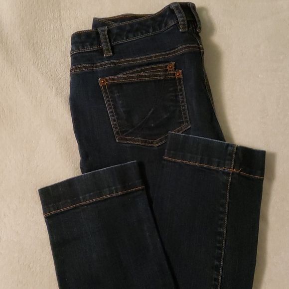 ELLE Jeans Straight Leg / Dark Wash Size 8. (NWOT) - Picture 3 of 5